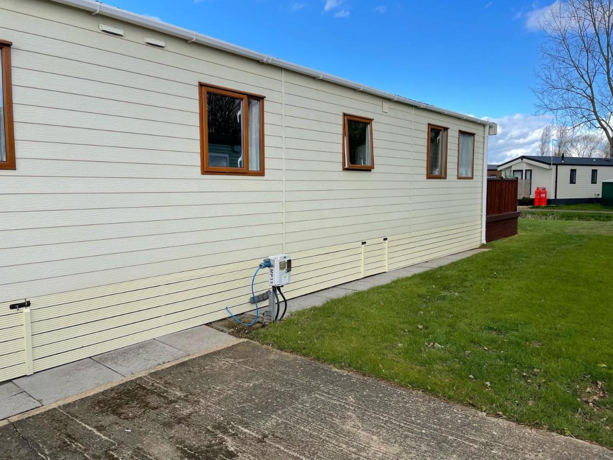 Beautiful 2 Bedroom Helmsley Lodge Northampton Exterior foto