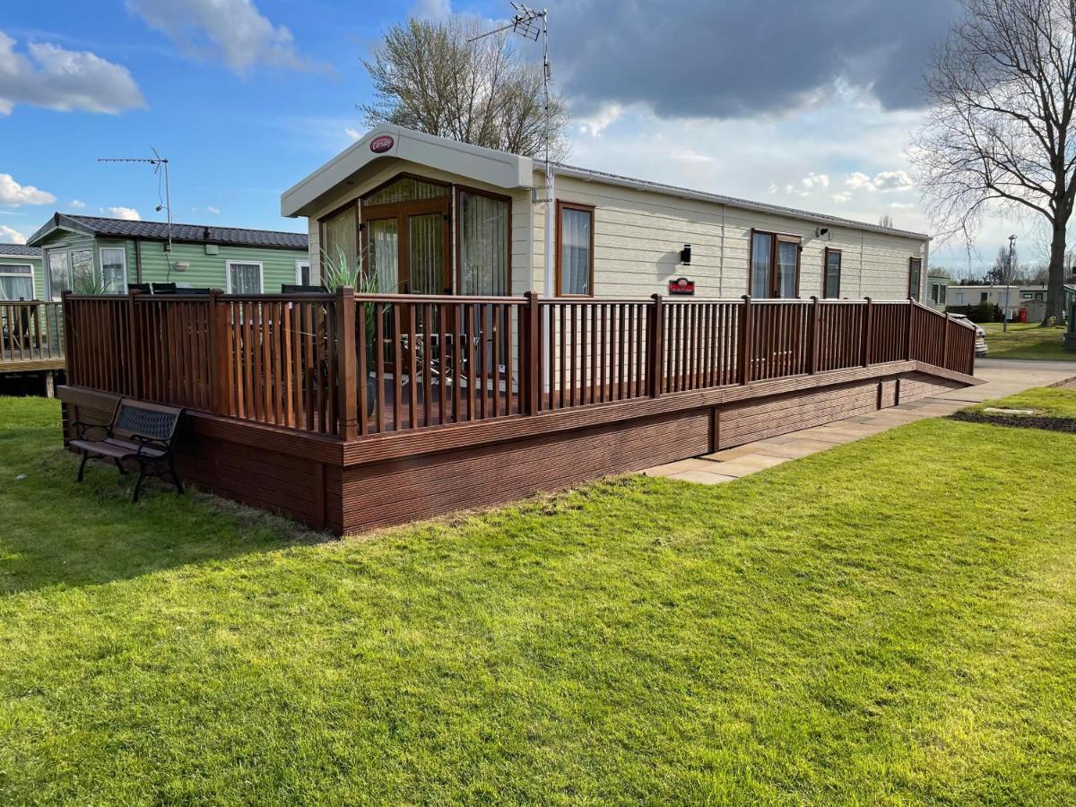 Beautiful 2 Bedroom Helmsley Lodge Northampton Exterior foto