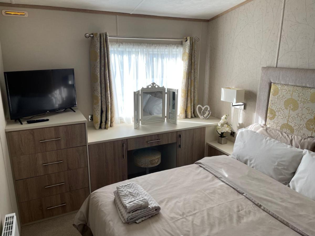 Beautiful 2 Bedroom Helmsley Lodge Northampton Exterior foto