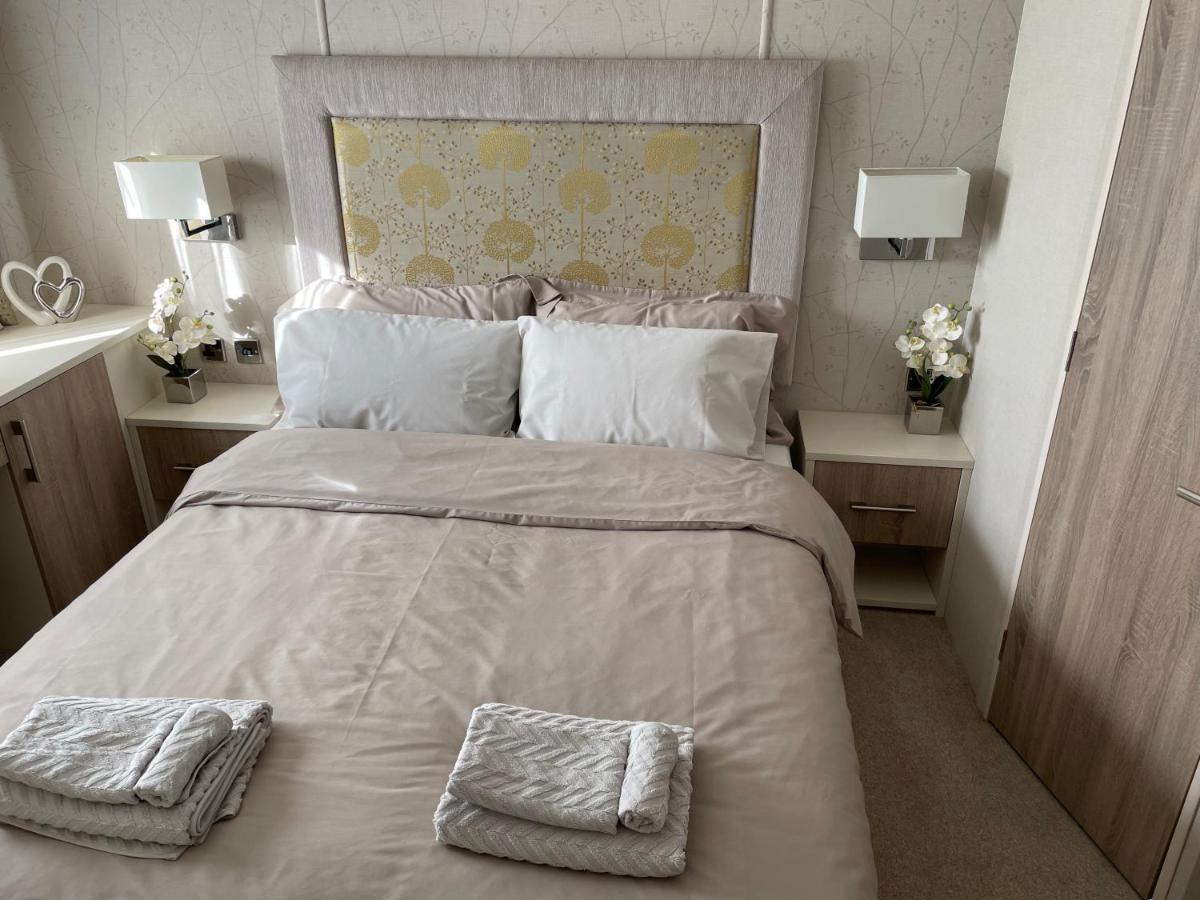 Beautiful 2 Bedroom Helmsley Lodge Northampton Exterior foto