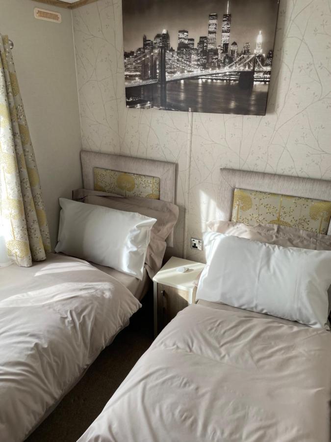 Beautiful 2 Bedroom Helmsley Lodge Northampton Exterior foto